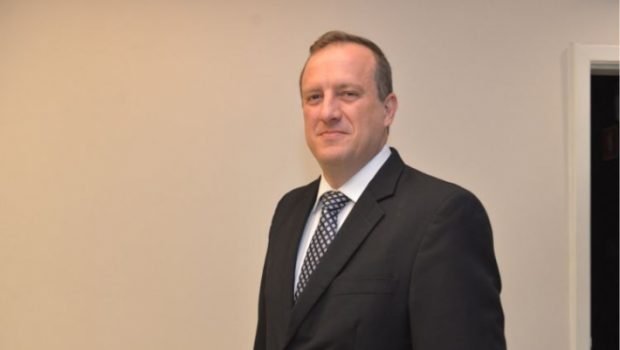 Segeti é empresário contábil, consultor especialista em estratégias empresariais, sucessão e finanças; Vice - Presidente Financeiro do Sindicato das Empresas Serviços Contábeis de São Paulo (SESCON - SP); professor universitário, coaching empresarial e diretor técnico da Central Brasileira do Setor de Serviços (CEBRASSE).